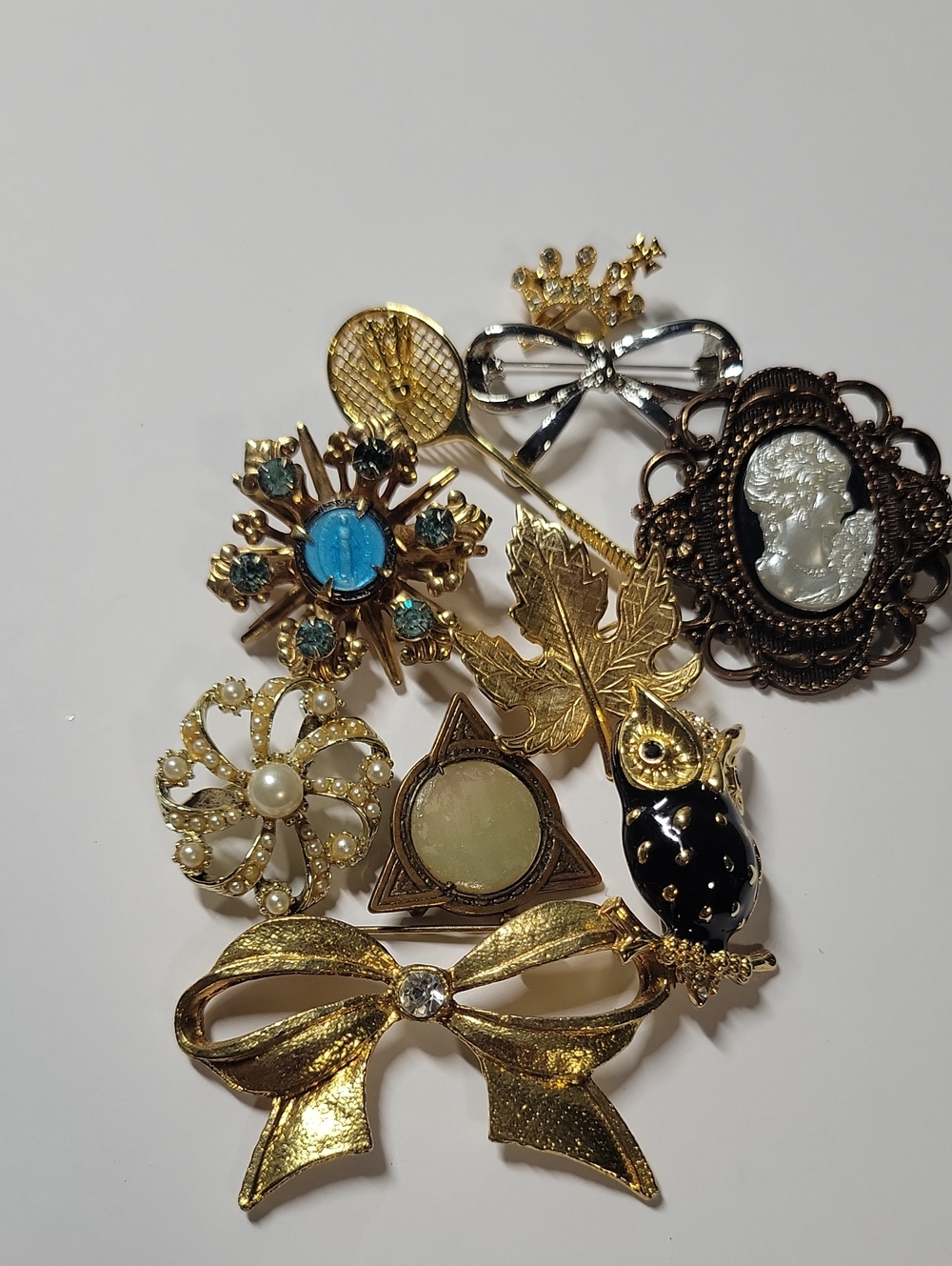 Assorted Gold-Tone Women’s Brooch Set - Elegant Mixed Designs